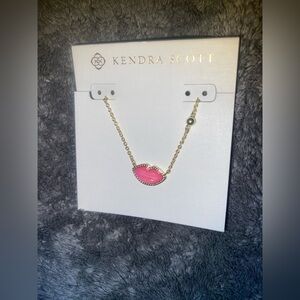 BNWT Kendra Scott Mother of Pearl Lips Pendant Necklace $70